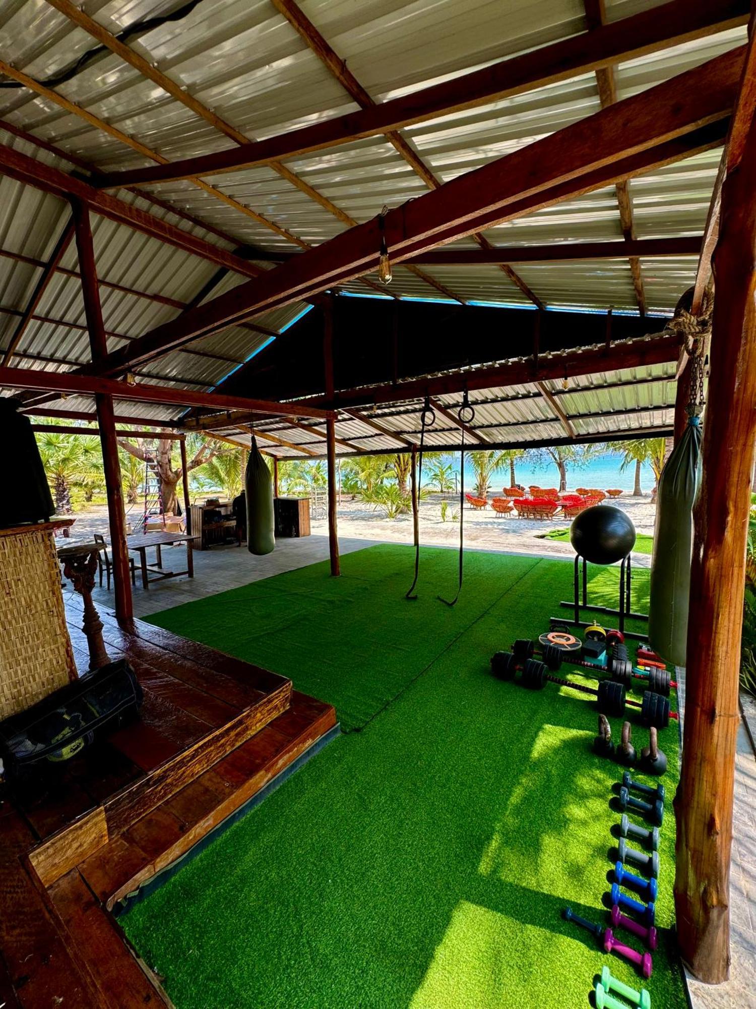 Rafikis Retreat Hostel Derm Tkov Village Екстериор снимка